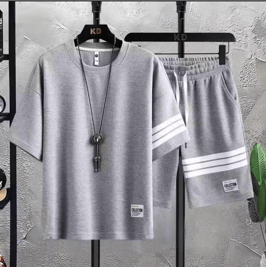 Men’s Trendy Summer Sportswear Set – Fashionable Short Sleeve Top & Matching Pants – Casual Brand-Inspired Outfit for Stylish Everyday Wear