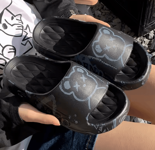 Men’s Trendy Summer Slippers – Non-Slip Indoor & Outdoor Bathroom Shoes