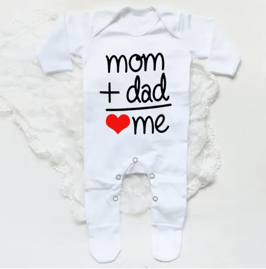 MOM+DAD=ME Baby Sleepsuit – Long Sleeve Infant Bodysuit with Round Neck – Cute Newborn Sleepsuit for Boys & Girls – Perfect Baby Shower Gift
