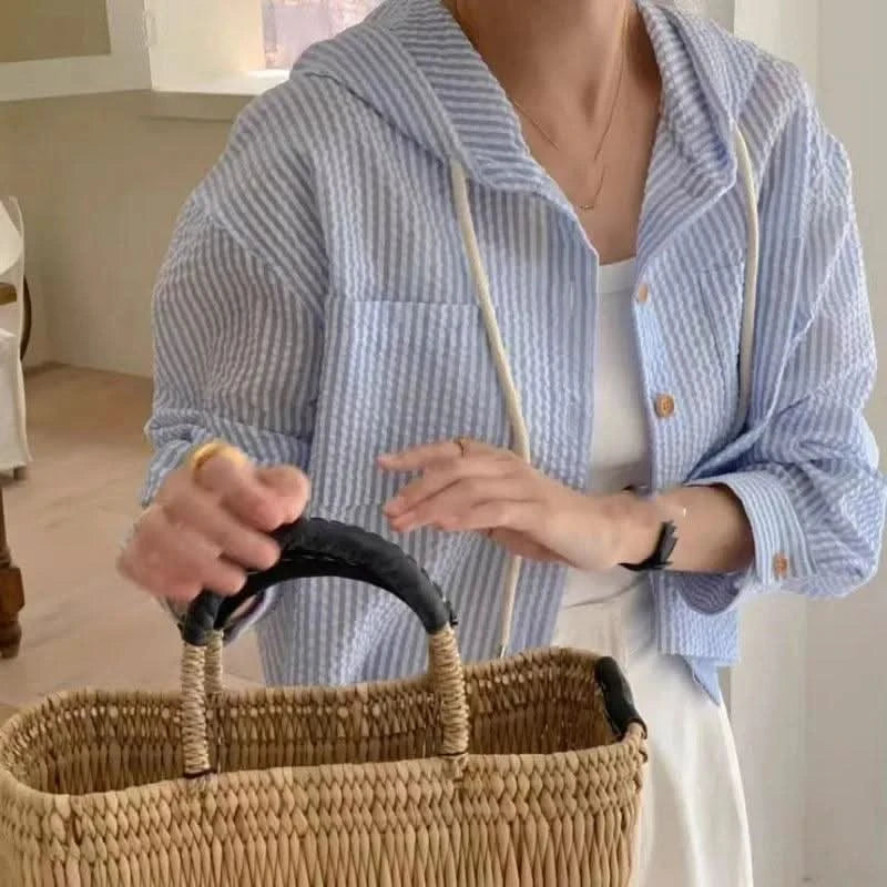 Camisa de rayas versátil para mujer: cárdigan de verano con protección solar y capucha de manga larga
