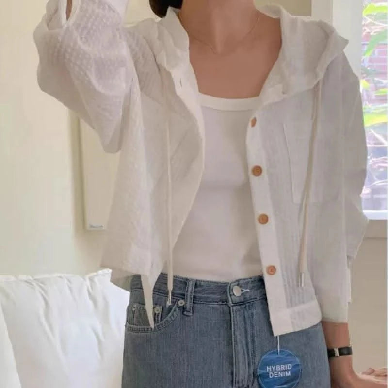 Camisa de rayas versátil para mujer: cárdigan de verano con protección solar y capucha de manga larga