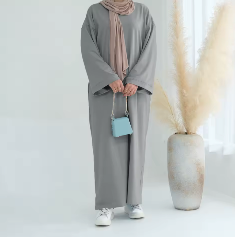Muslim Women’s Grey Abaya with Pockets – Spacious Loose Fit Islamic Robe | Modest Daily Wear for Casual Outings & Religious Gatherings (Oman Style)
