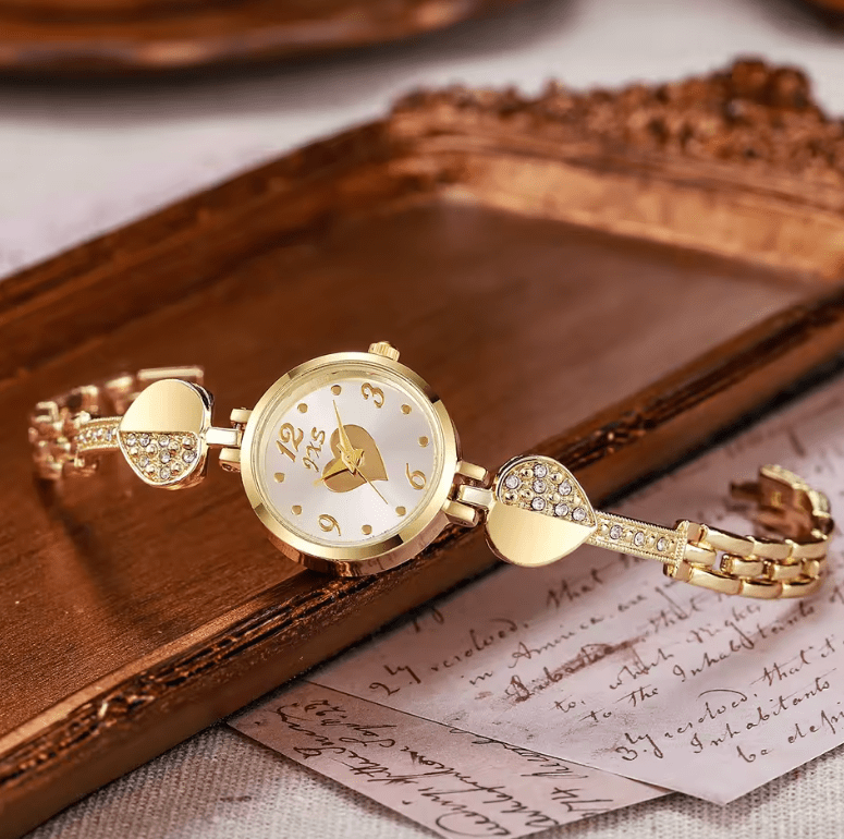 Women’s Small Gold Quartz Watch – Compact Round Dial with Diamond Inlaid Bracelet – Elegant & Stylish Wristwatch for Ladies