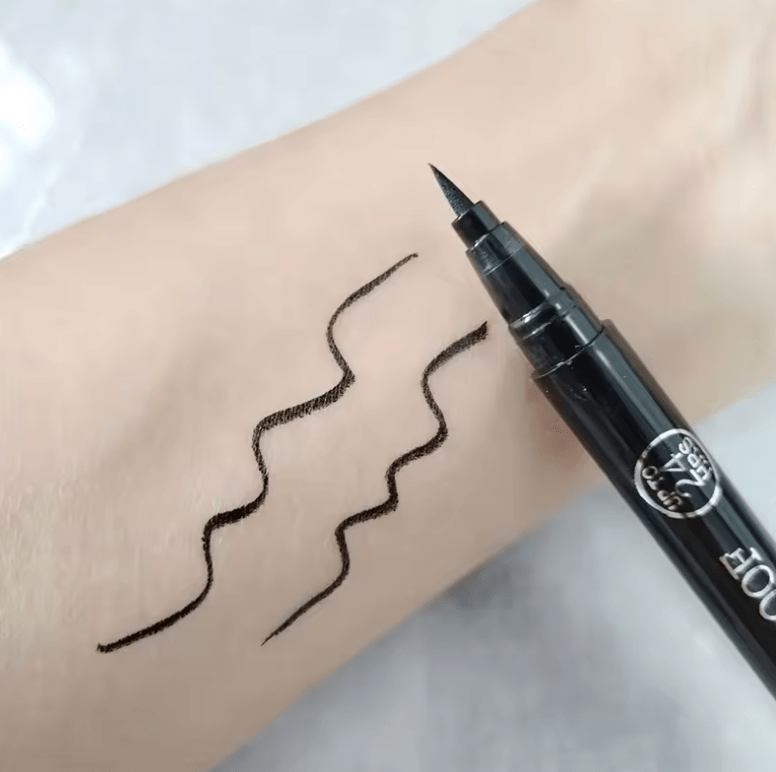 Quick-Dry Waterproof Liquid Eyeliner Pen – Long-Lasting, Smudge-Proof Matte Finish – Smooth Precision Tip Eye Liner for Bold & Defined Eye Makeup