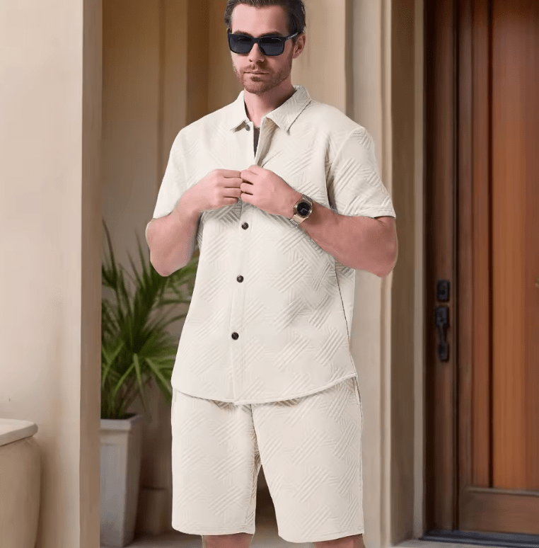 Men’s Summer Sleeveless Jacquard 2-Piece Set – Solid Color Stand Collar Shirt & Shorts – Casual Beach Outfit – Fashionable Lightweight Set