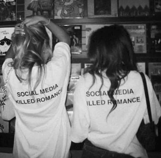 2025 Unisex “Social Media Killed Romance” T-Shirt – Aesthetic Valentine’s Day Tee – High-Quality Cotton Y2K Graphic Top for Men & Women