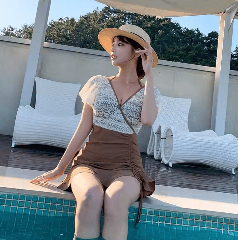 2025 Korean Fashion One-Piece Swimsuit – Slimming Deep V-Neck Dress-Style Swimwear with Double Color Design & Tummy Control – Women’s Monokini
