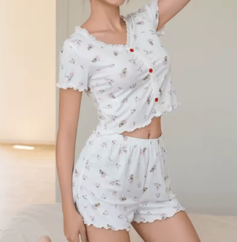 2025 Women’s Floral Pajama Set – Short Sleeve V-Neck Top & Elastic Waist Shorts – 2-Piece Soft Sleepwear for Home, Lounge, or Summer Nights
