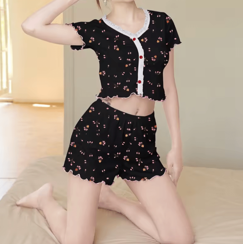 2025 Women’s Floral Pajama Set – Short Sleeve V-Neck Top & Elastic Waist Shorts – 2-Piece Soft Sleepwear for Home, Lounge, or Summer Nights