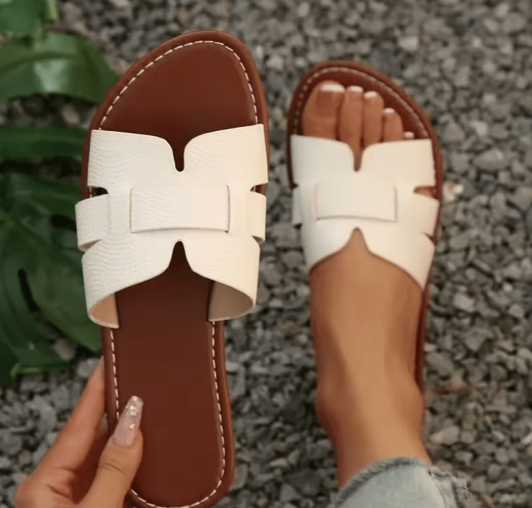 Women’s Solid Color Open-Toe Slippers – 2025 Summer Flat Sandals | Casual, Comfortable & Versatile Slip-Ons