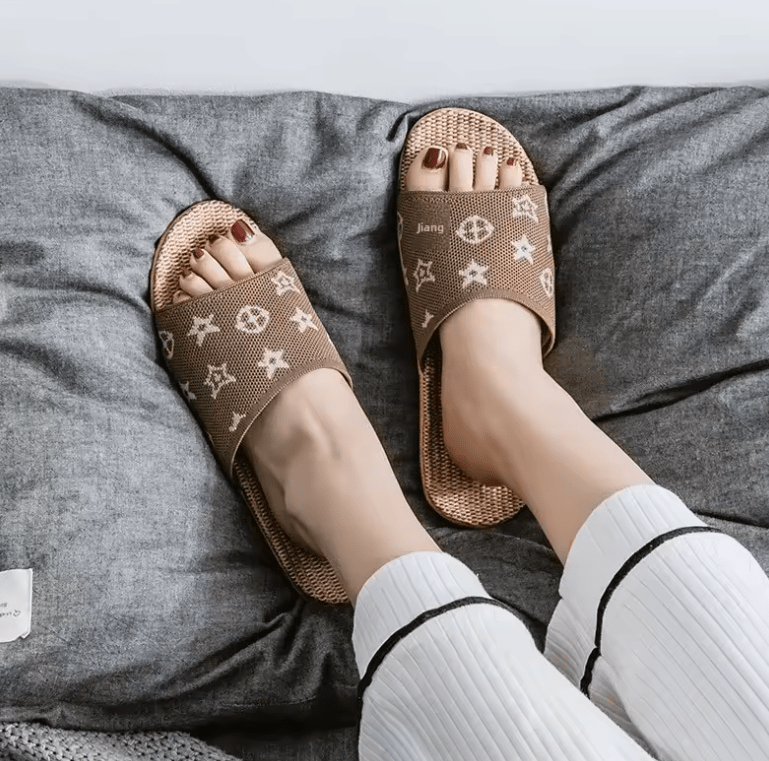 Unisex Linen Slippers – Anti-Slip, Thick Sole, Breathable Indoor House Shoes for All Seasons
