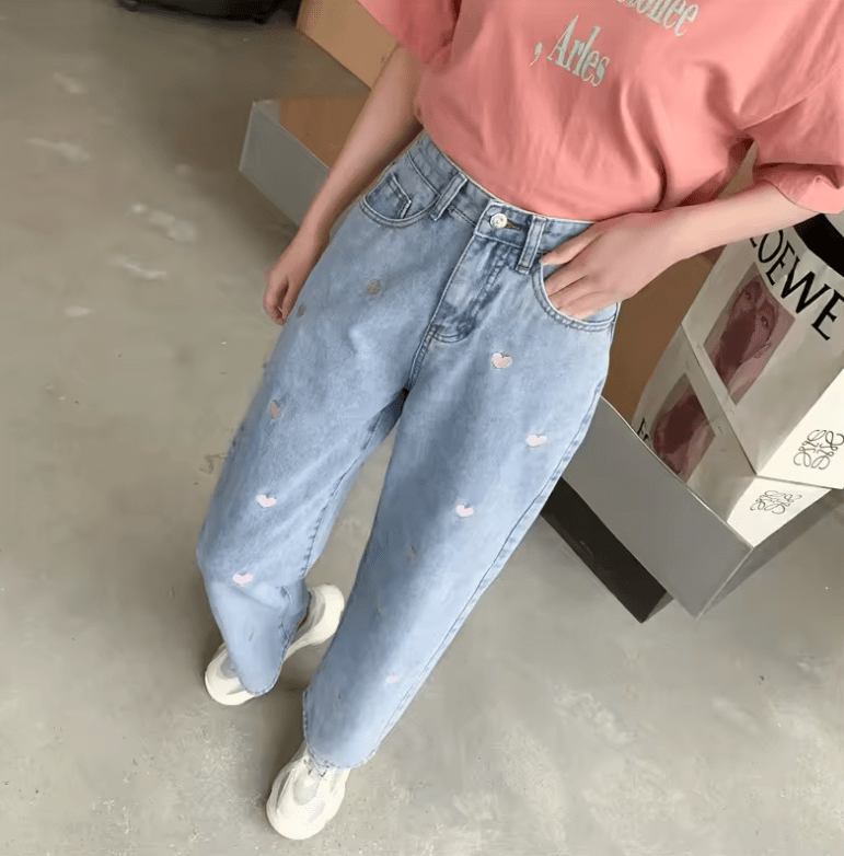 Women’s High Waist Wide-Leg Jeans – Heart Embroidery Baggy Denim Trousers, Retro Streetwear Style, Straight-Leg Sweet Girl Student Look