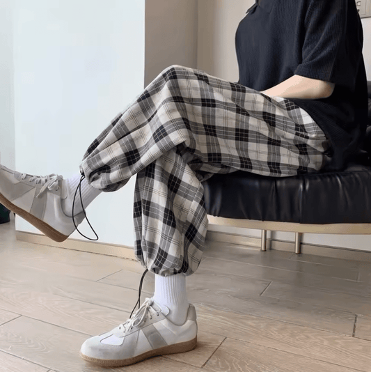 Men’s Black & White Plaid Casual Pants – Straight Loose Korean Style Dad Jeans, Comfortable Fashionable Trousers