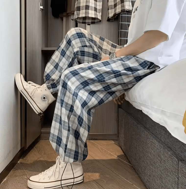Men’s Black & White Plaid Casual Pants – Straight Loose Korean Style Dad Jeans, Comfortable Fashionable Trousers