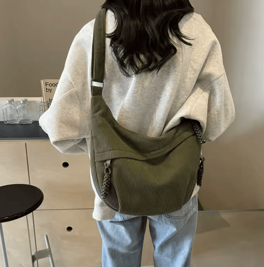Women’s Large-Capacity Crescent Shoulder Bag – Fashion Crossbody with Adjustable Strap, Daily Messenger Bag with Pendant for Commuting
