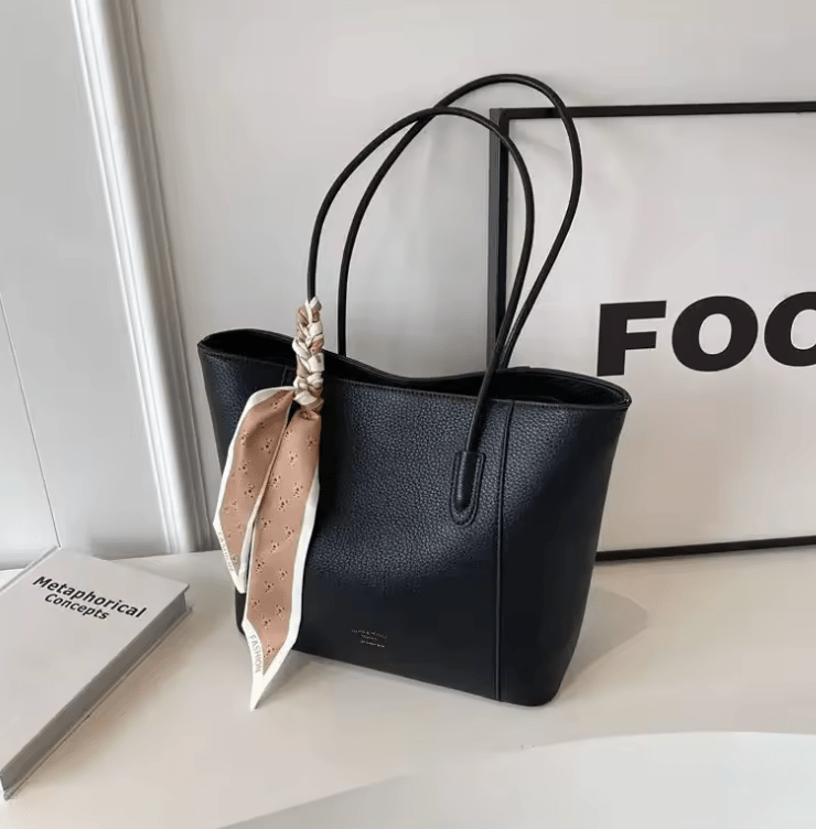 Women’s Trendy Korean Large-Capacity Shoulder Bag – Hot Sale Student & Commuter Tote, New Style with Zipper Closure, Artificial Leather