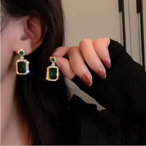 Emerald Perfume Bottle Jewelry Set – 3-Piece Necklace, Earrings & Ring | Elegant Wedding, Banquet & Birthday Gift for Women