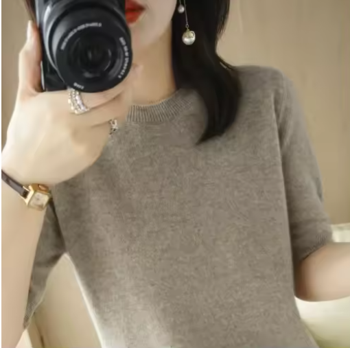 Soft Short-Sleeve Knitted Sweater for Women – Slim Fit & Elegant Style