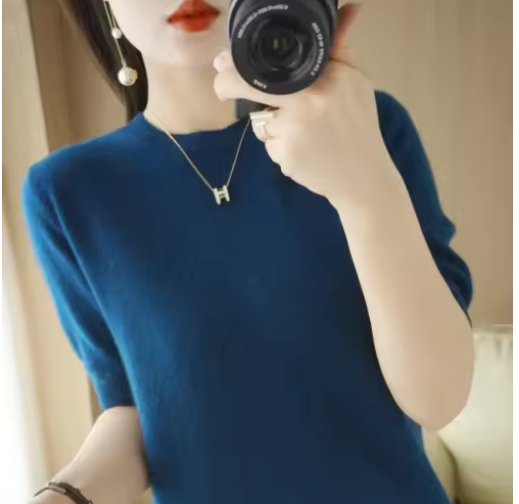 Soft Short-Sleeve Knitted Sweater for Women – Slim Fit & Elegant Style