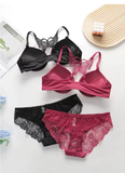 Delicate Allure – Lace Lingerie Set with Butterfly Back