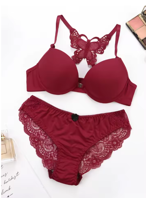 Delicate Allure – Lace Lingerie Set with Butterfly Back