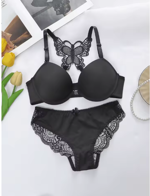 Delicate Allure – Lace Lingerie Set with Butterfly Back