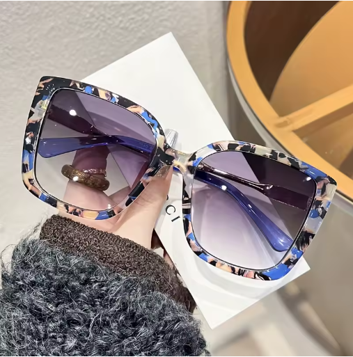 Women’s Large Square Fashion Sunglasses – Gradient Purple Lens