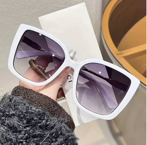 Women’s Large Square Fashion Sunglasses – Gradient Purple Lens
