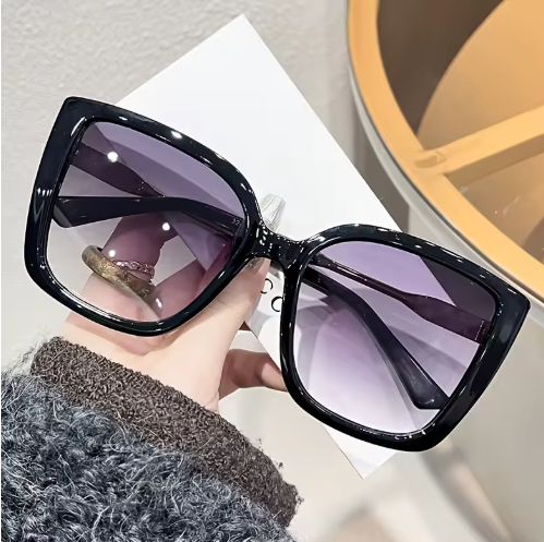Women’s Large Square Fashion Sunglasses – Gradient Purple Lens