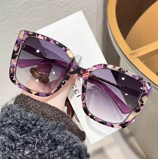 Women’s Large Square Fashion Sunglasses – Gradient Purple Lens