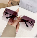 Oversized Rimless Square Women’s Sunglasses – Vintage Gradient Shades