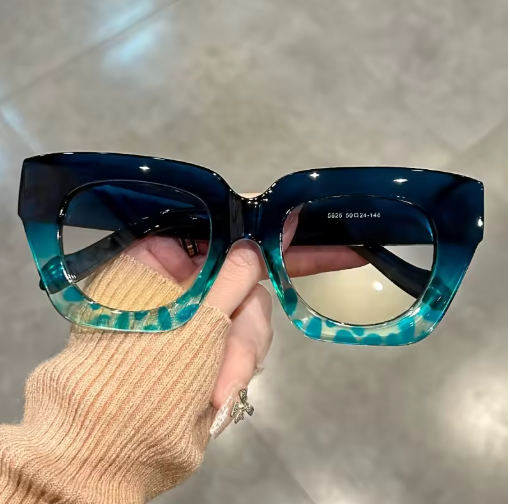 Chic Gradient Cat Eye Sunglasses – Trendy Color Block Shades for Women