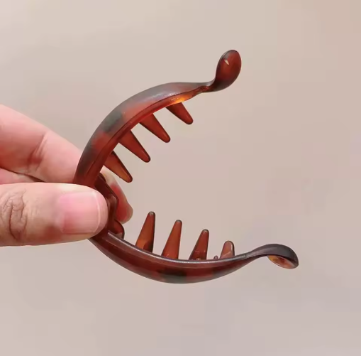 Non-Slip Matte Banana Hair Clip – Small Retro Leopard Grip