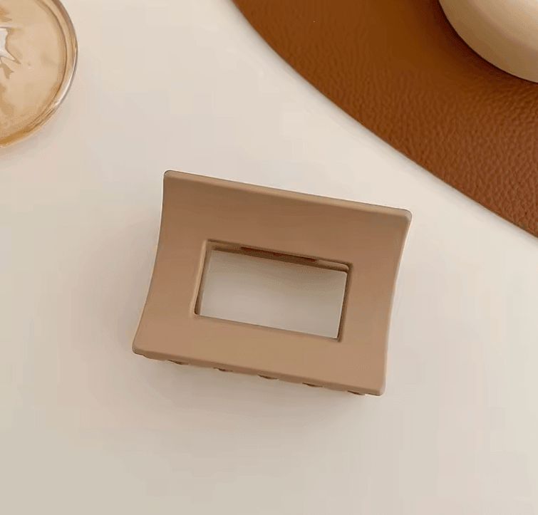 Elegant Brown & Beige Flower Hair Claw – Geometric Toothed Hair Clip for Women