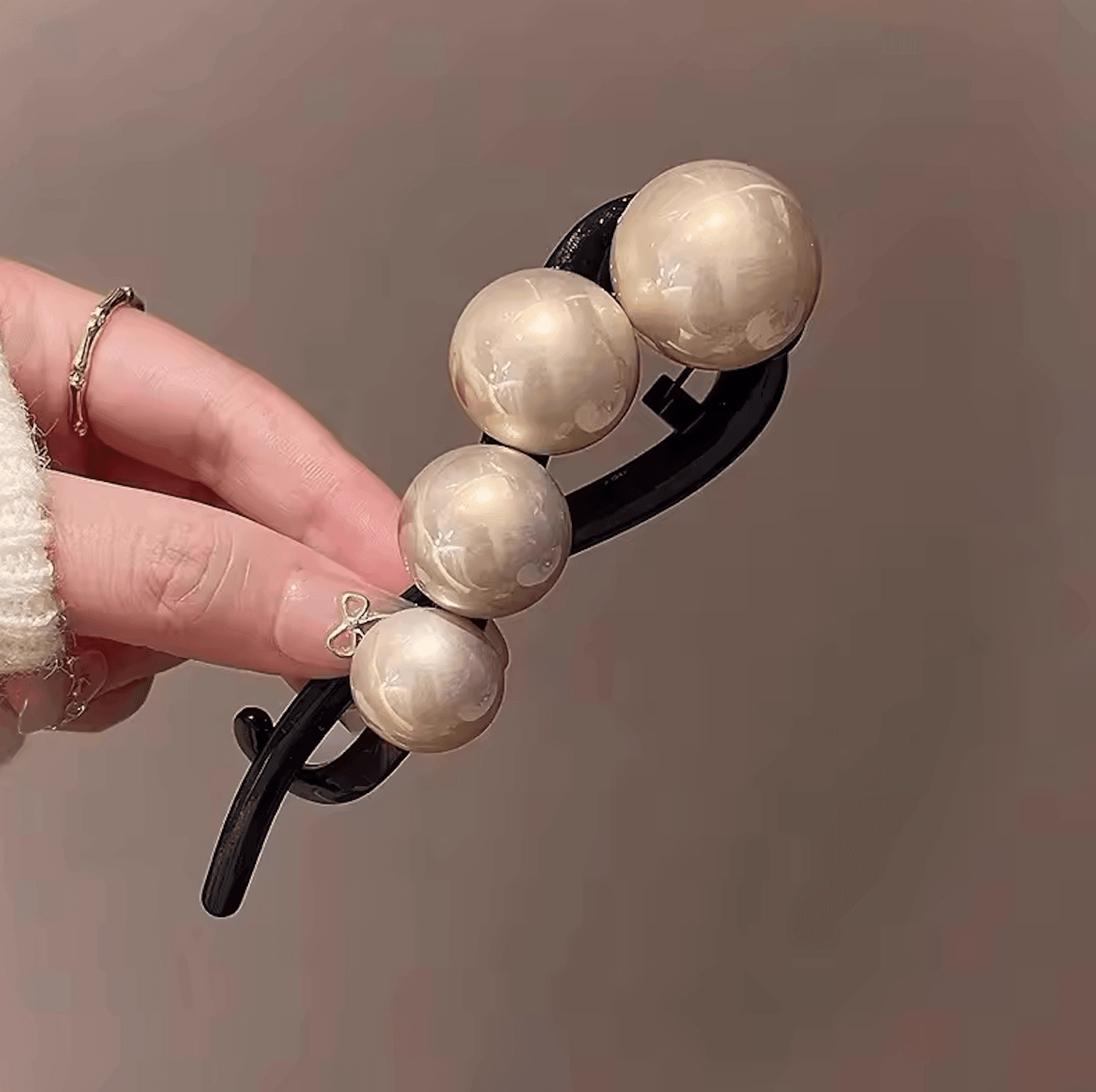 Elegant Pearls Twist Hair Clip – Fashion Barrette for Long Hair