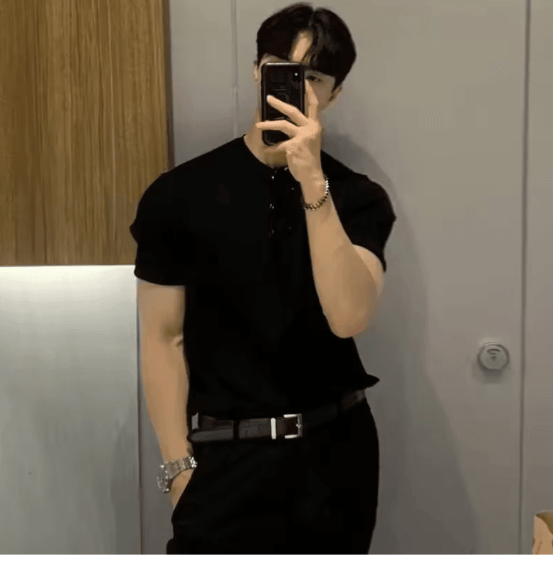 🔥 Summer Men’s Ice Silk Knitted Top – Slim Fit, Trendy Round Neck T-Shirt! 👕