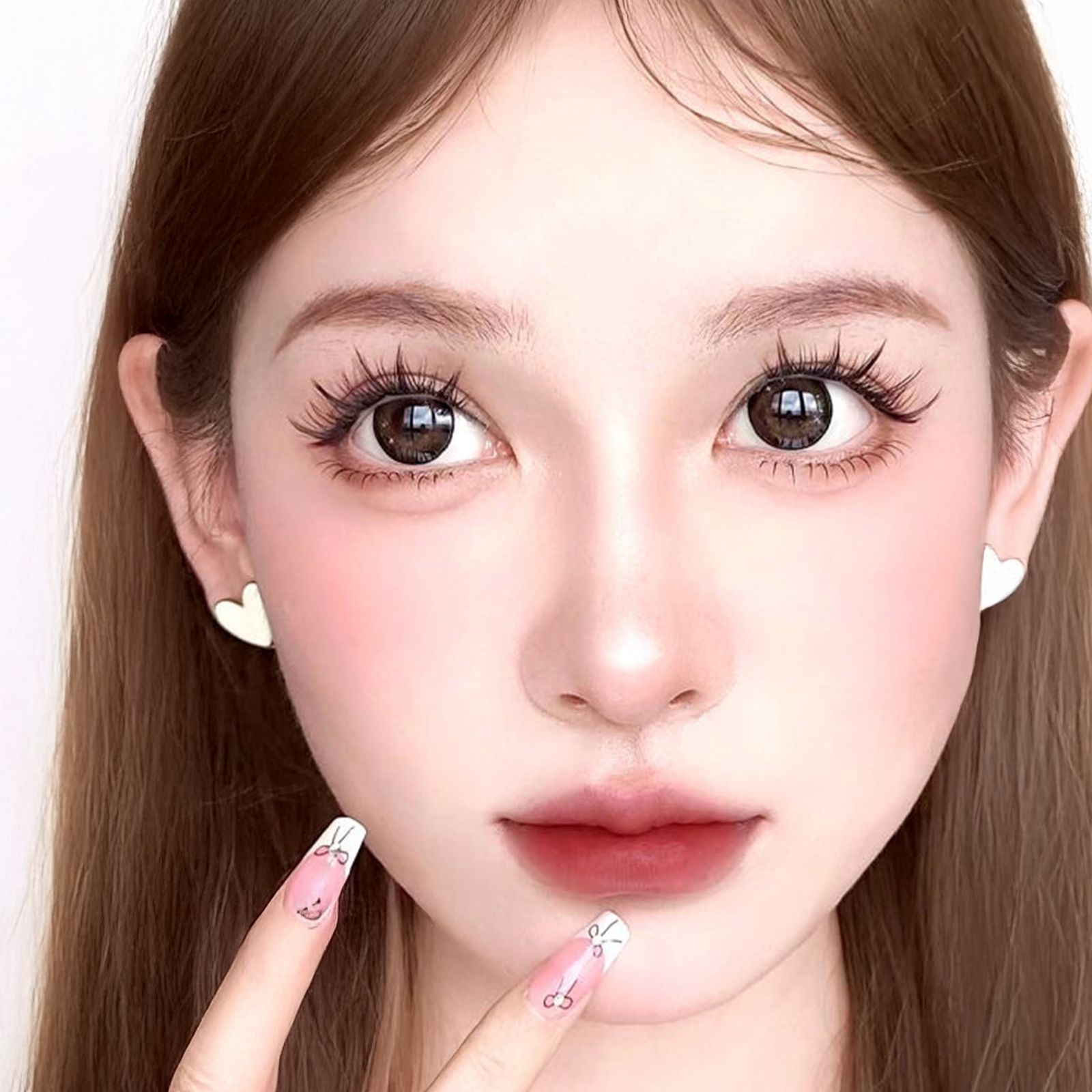 Natural False Eyelashes for Eye-Lifting Effect