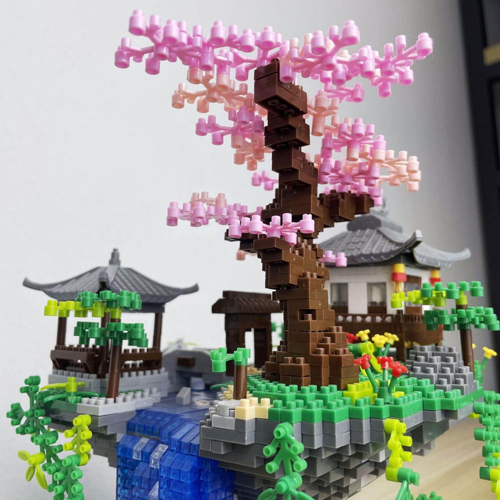Taohuatan Lake Themed Building Block Set with LED Light