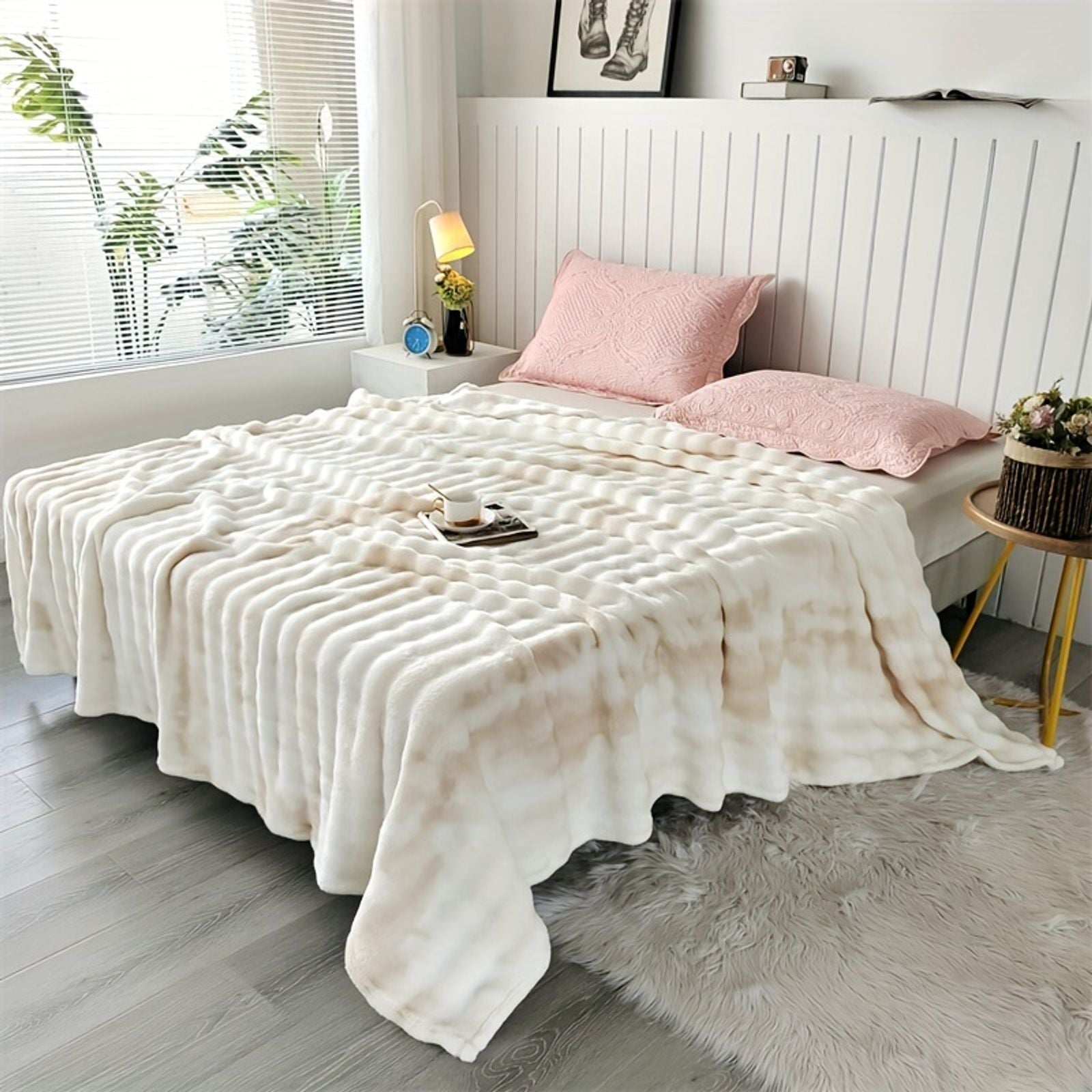 Luxurious Faux Rabbit Fur Bed Blanket - Soft and Warm Throw