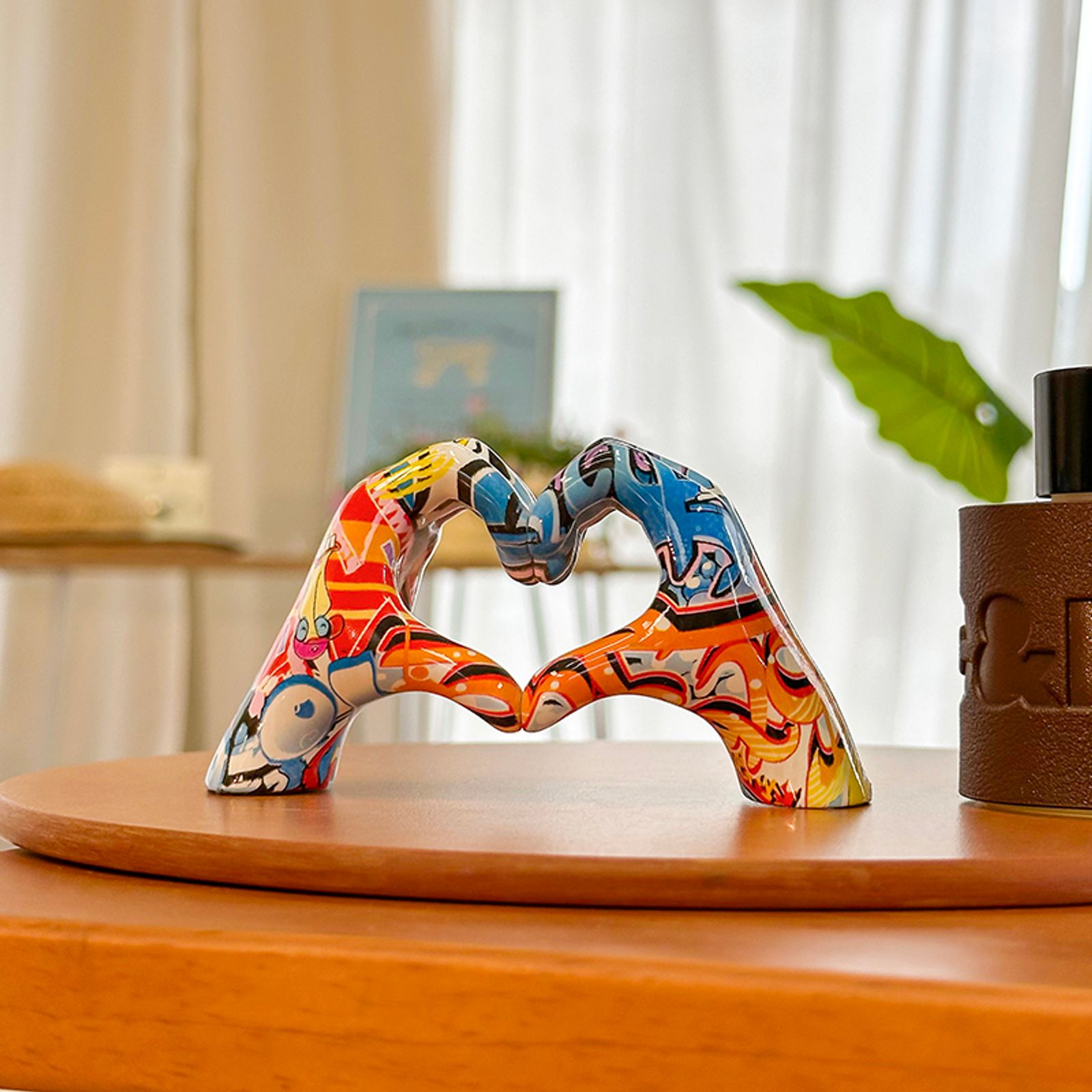 Creative Graffiti Hand Heart Gesture Statue