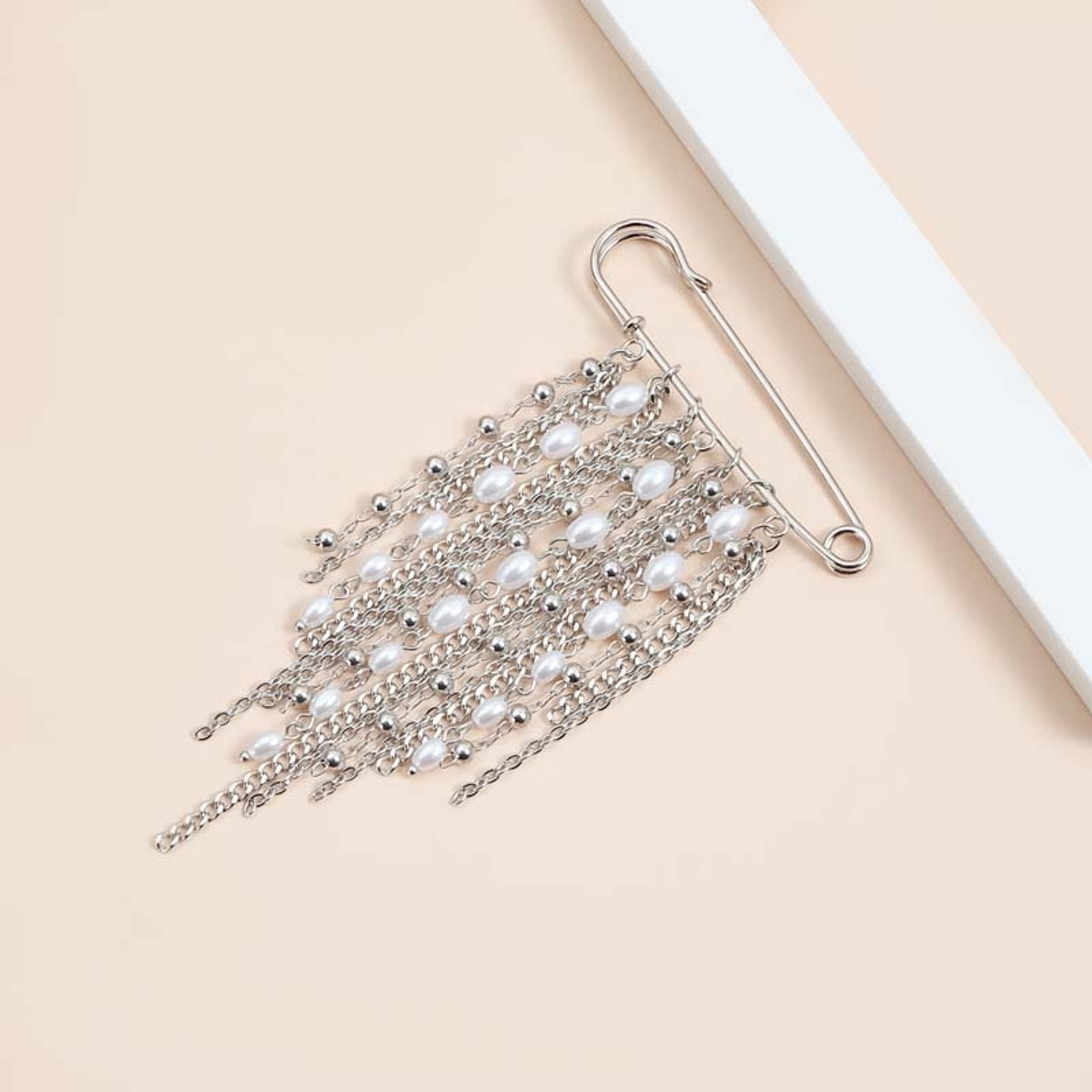 Fashion Metal Heart Tassel Brooch with Pearl and Star Details