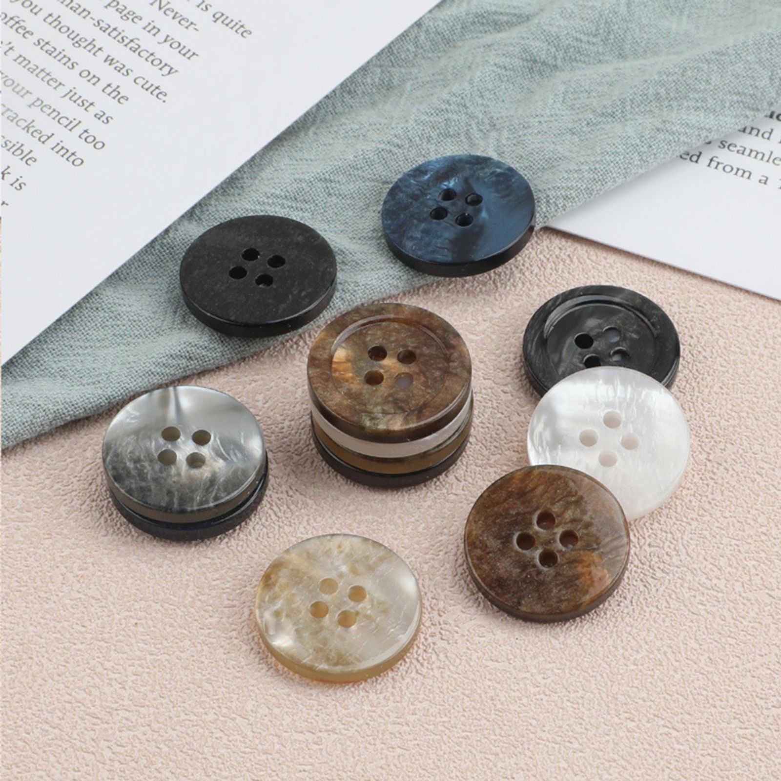 20pc 20mm Imitation Shell Resin Wide Buttons