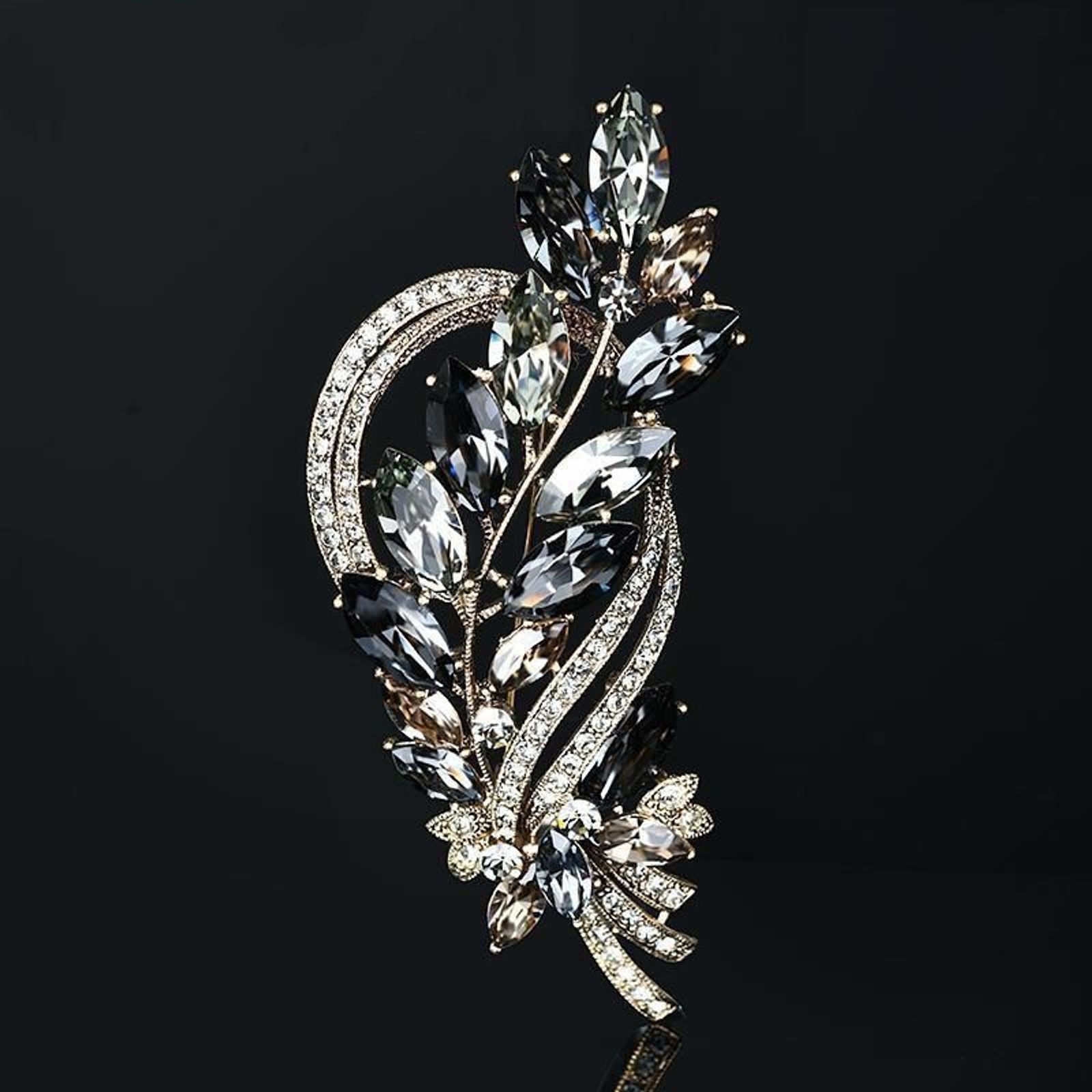 High-End Crystal Brooch for Ladies - Retro Suit Corsage