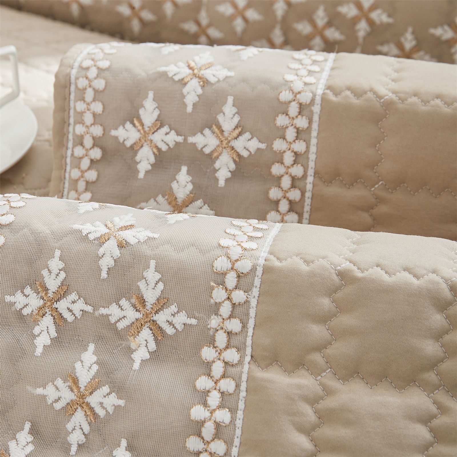 Waffle Quilting Anti-Slip Sofa Cover with Snowflake Lace Decor