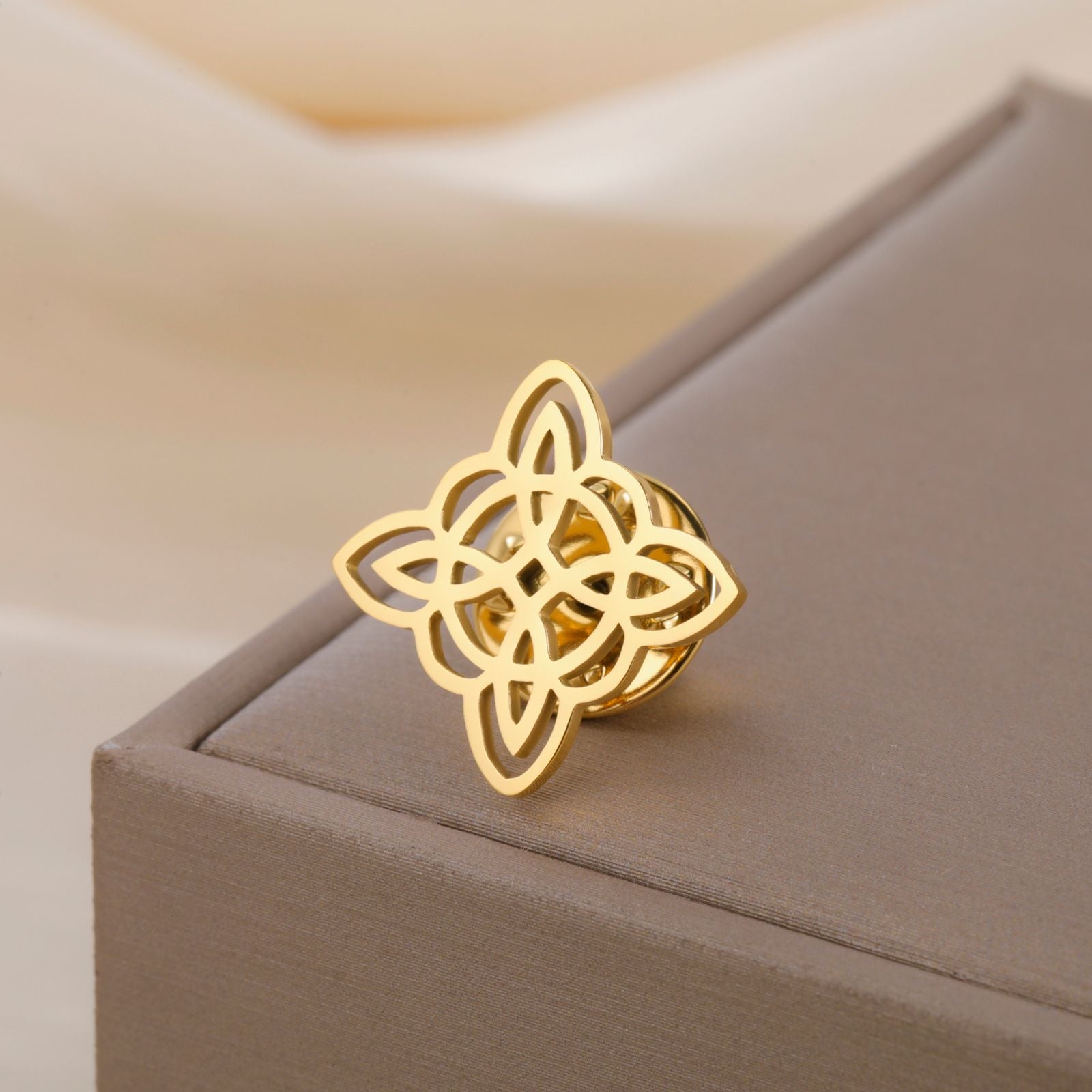 Skyrim Amulet Witch Knot Brooch - Stainless Steel Badge Pin