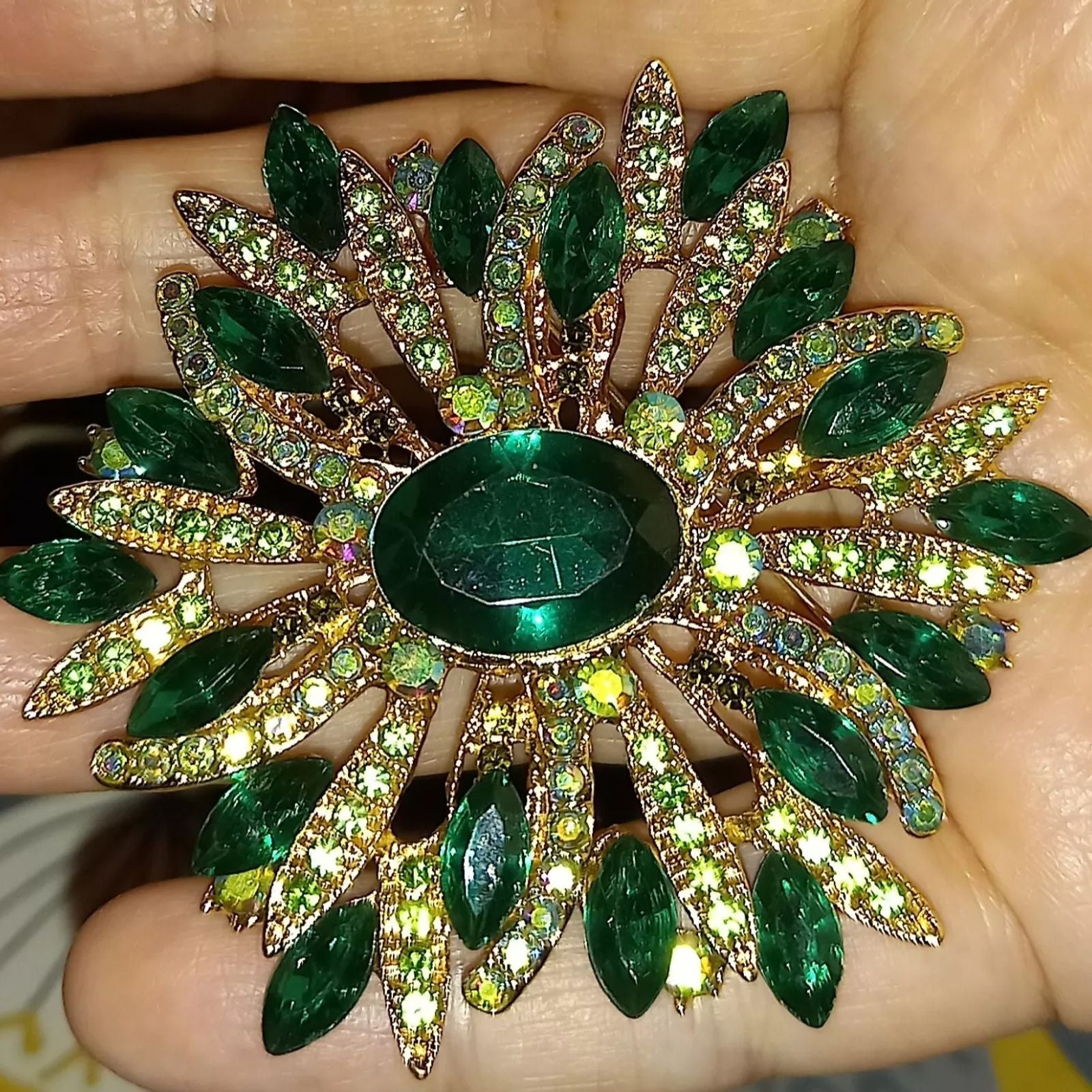 Exquisite Crystal Flower Brooch for Women