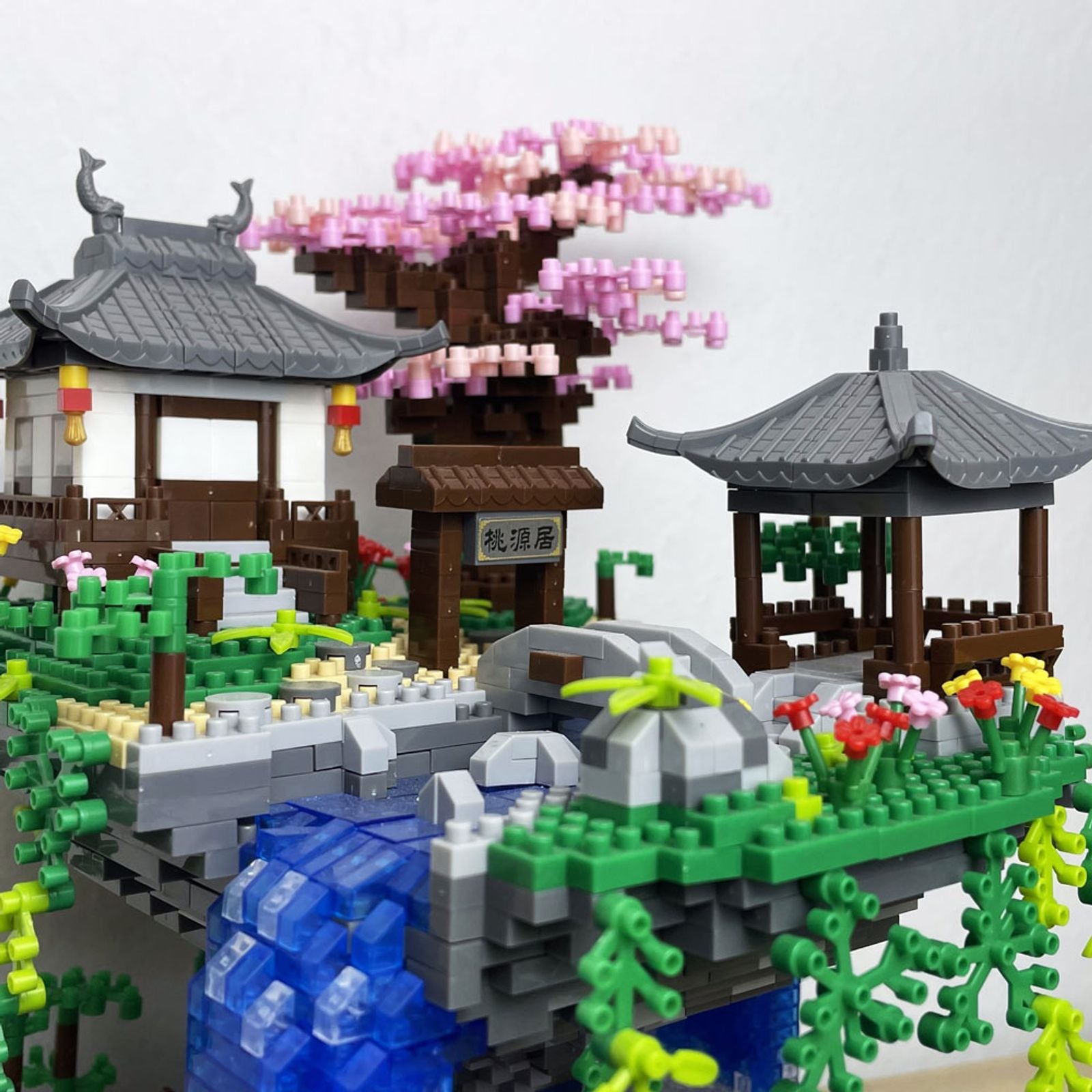 Taohuatan Lake Themed Building Block Set with LED Light
