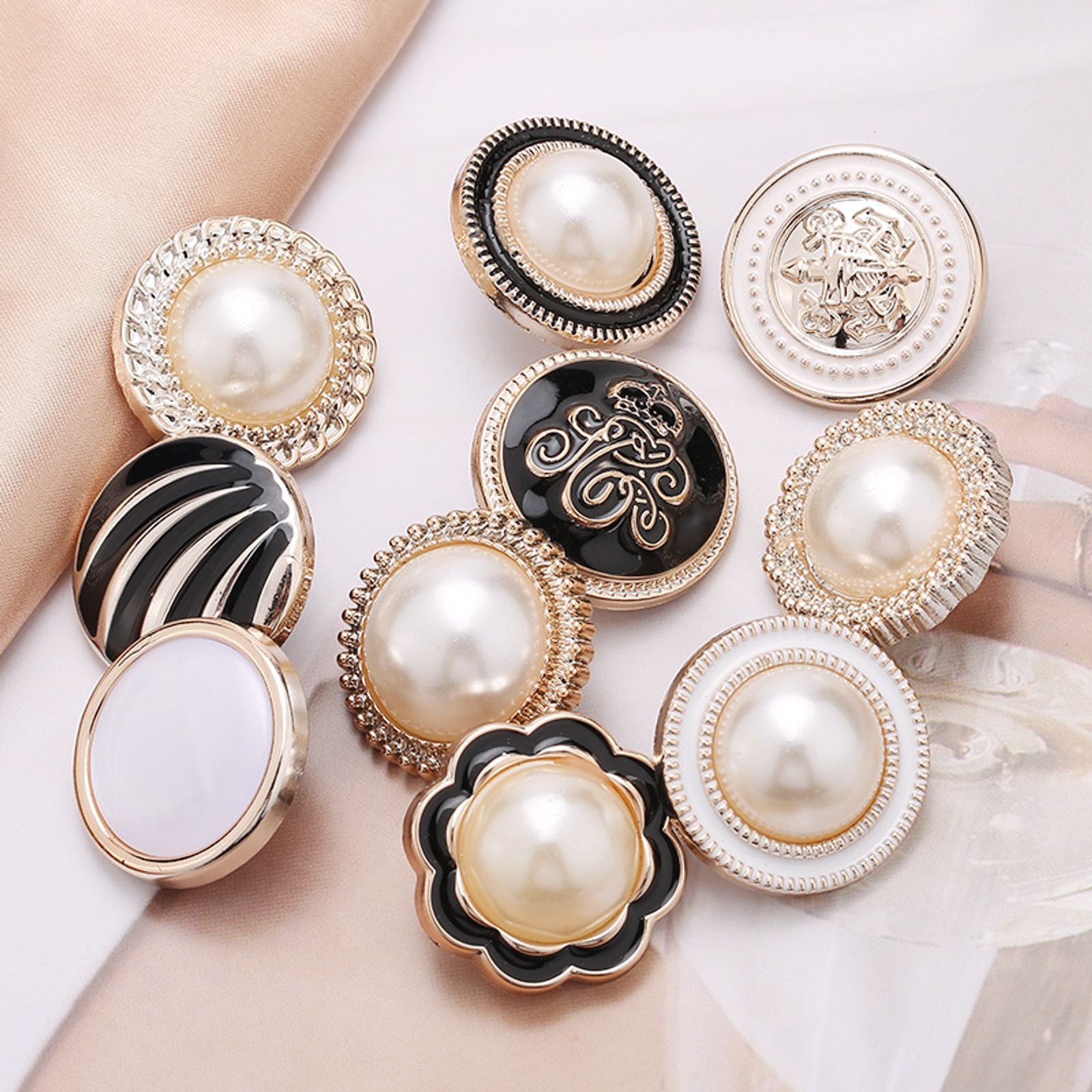 10 Circular Plastic Buttons for Women's Clothing Decoration