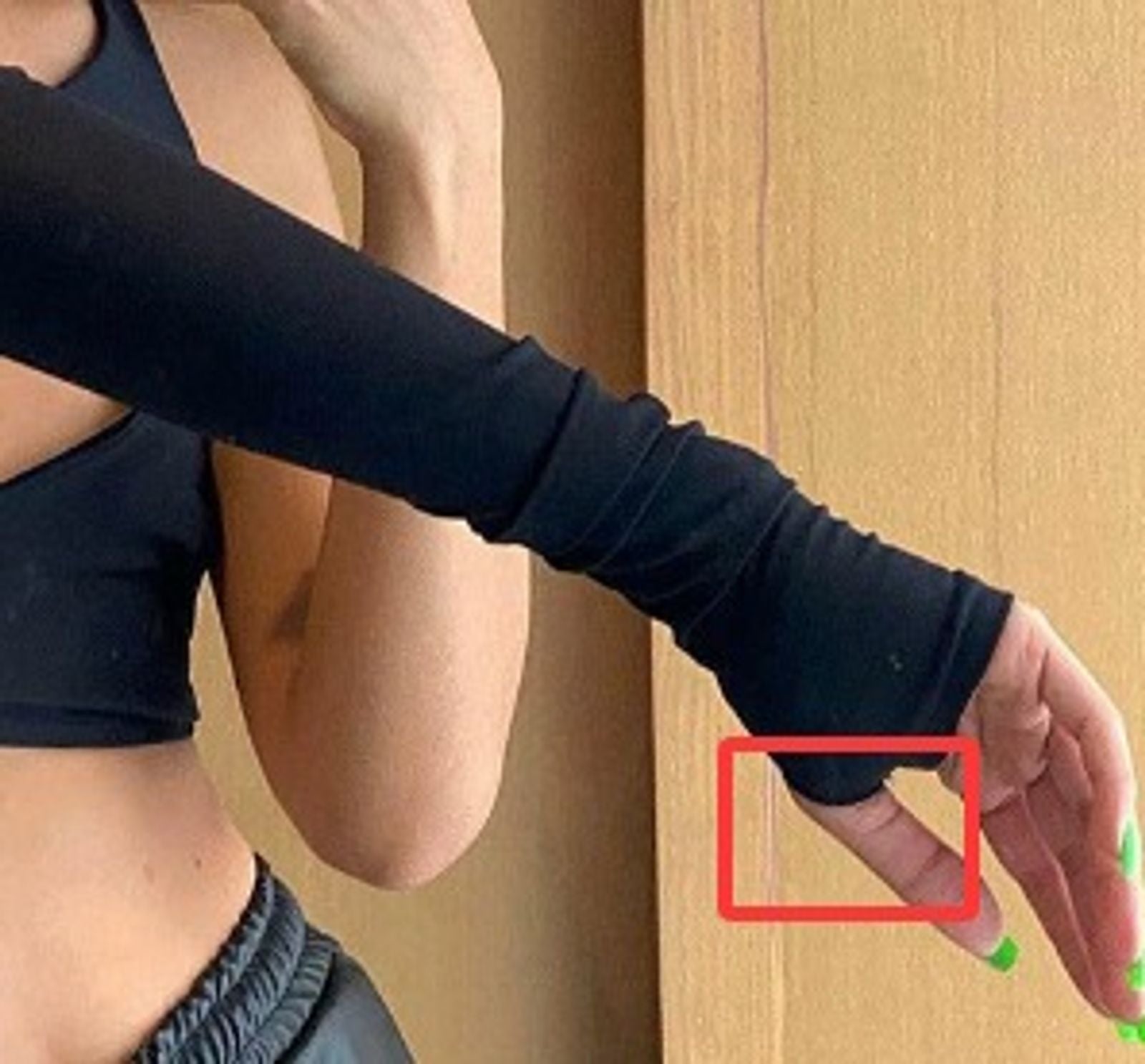 Women’s Long-Sleeved Hollow Off-Shoulder Bodysuit