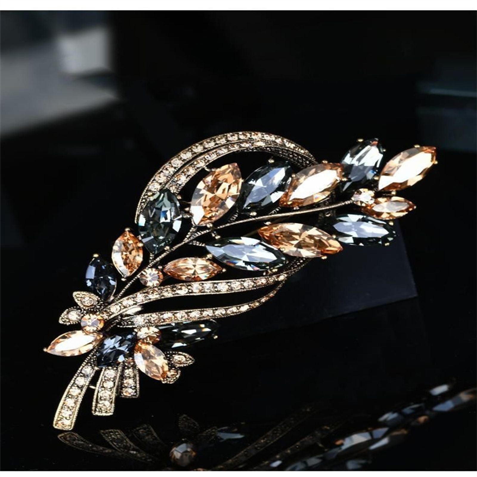 High-End Crystal Brooch for Ladies - Retro Suit Corsage